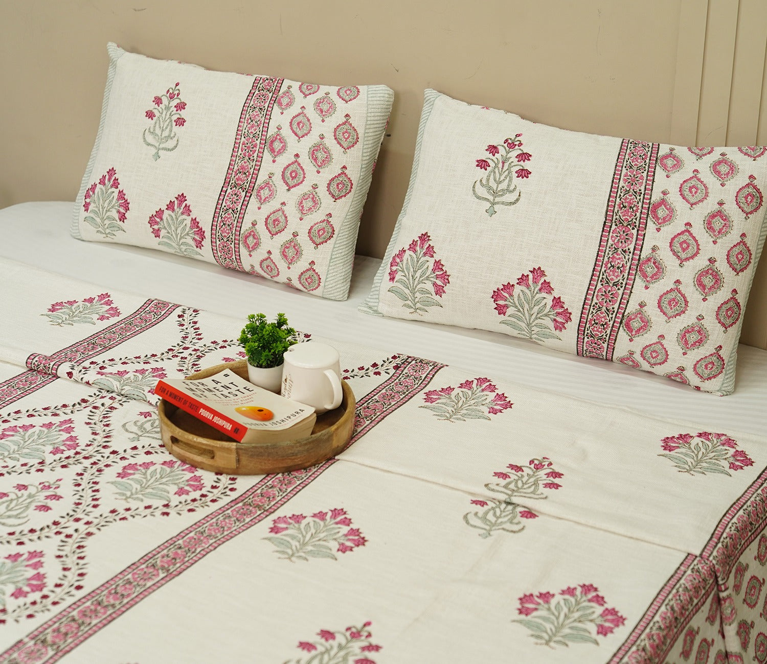 Modish Floral Printed Handloom Cotton Double Bed Cover King Size