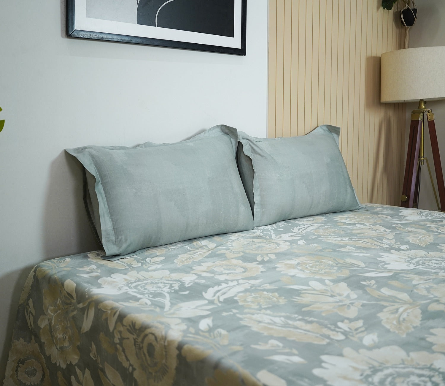 Camellia 300 TC Flat Pure Cotton King Size Bedsheet With 2 Pillow Covers (Grey)