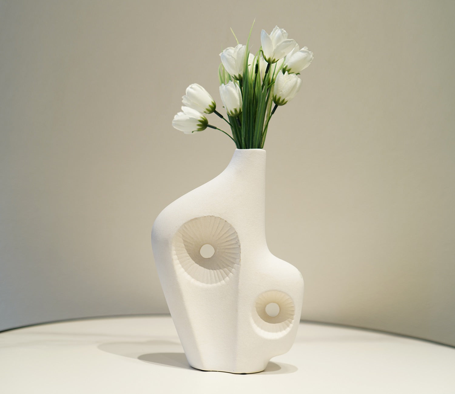 Tranquil Pot Ceramic Vase (White, L)