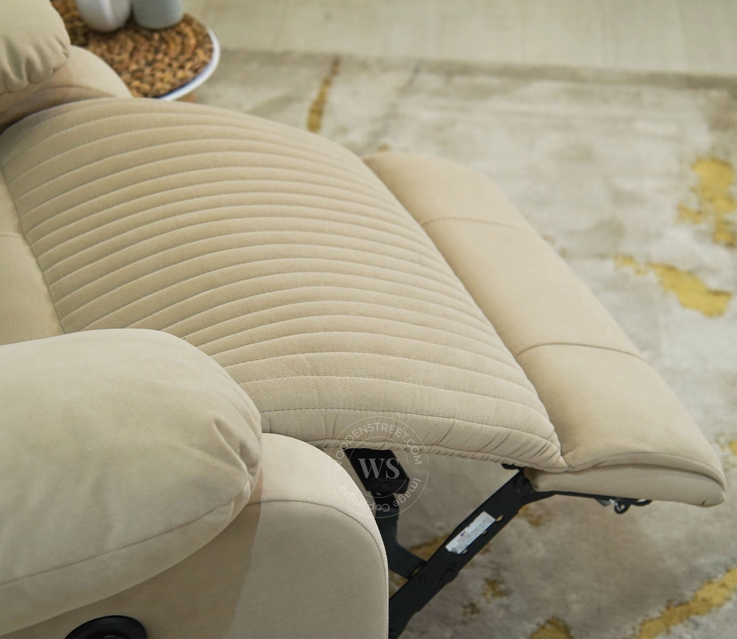 Arvana Motorized Recliner Sofa (Beige)