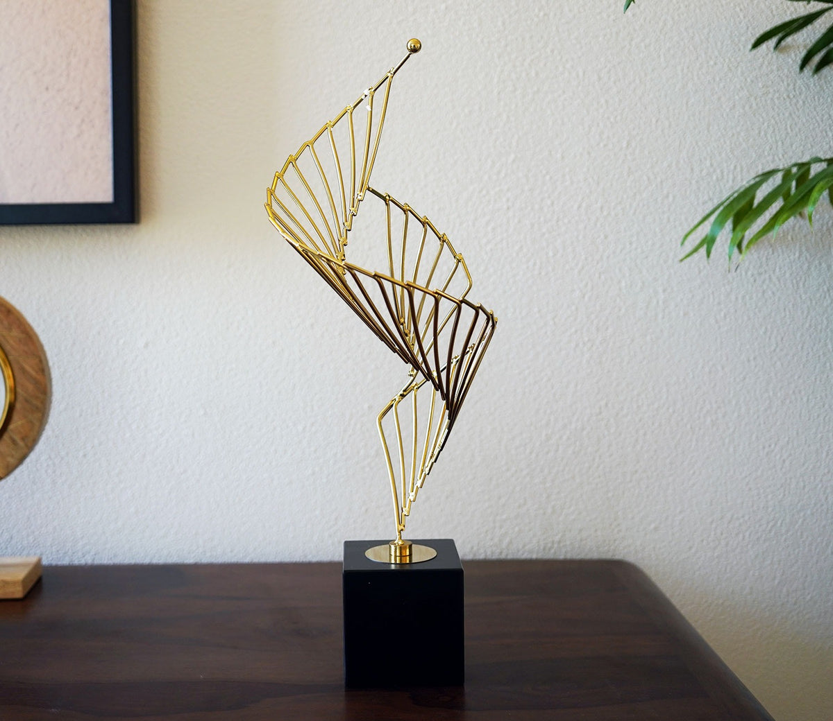 Sleek Magnificia Table Decor (S, Gold)
