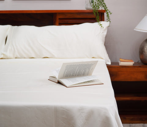 Vegan Bamboo Silk Bedsheet 300 TC Naturally Anti-Bacterial Fitted King Bedsheet with 2 Pillow Cover (Ivory)