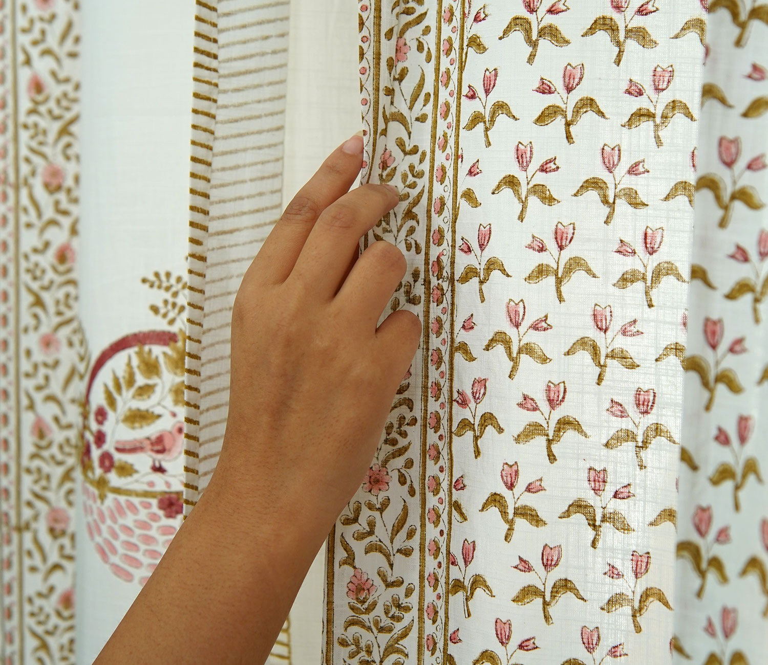 Bird Nest 1 Piece Curtain (White, 7 Feet)