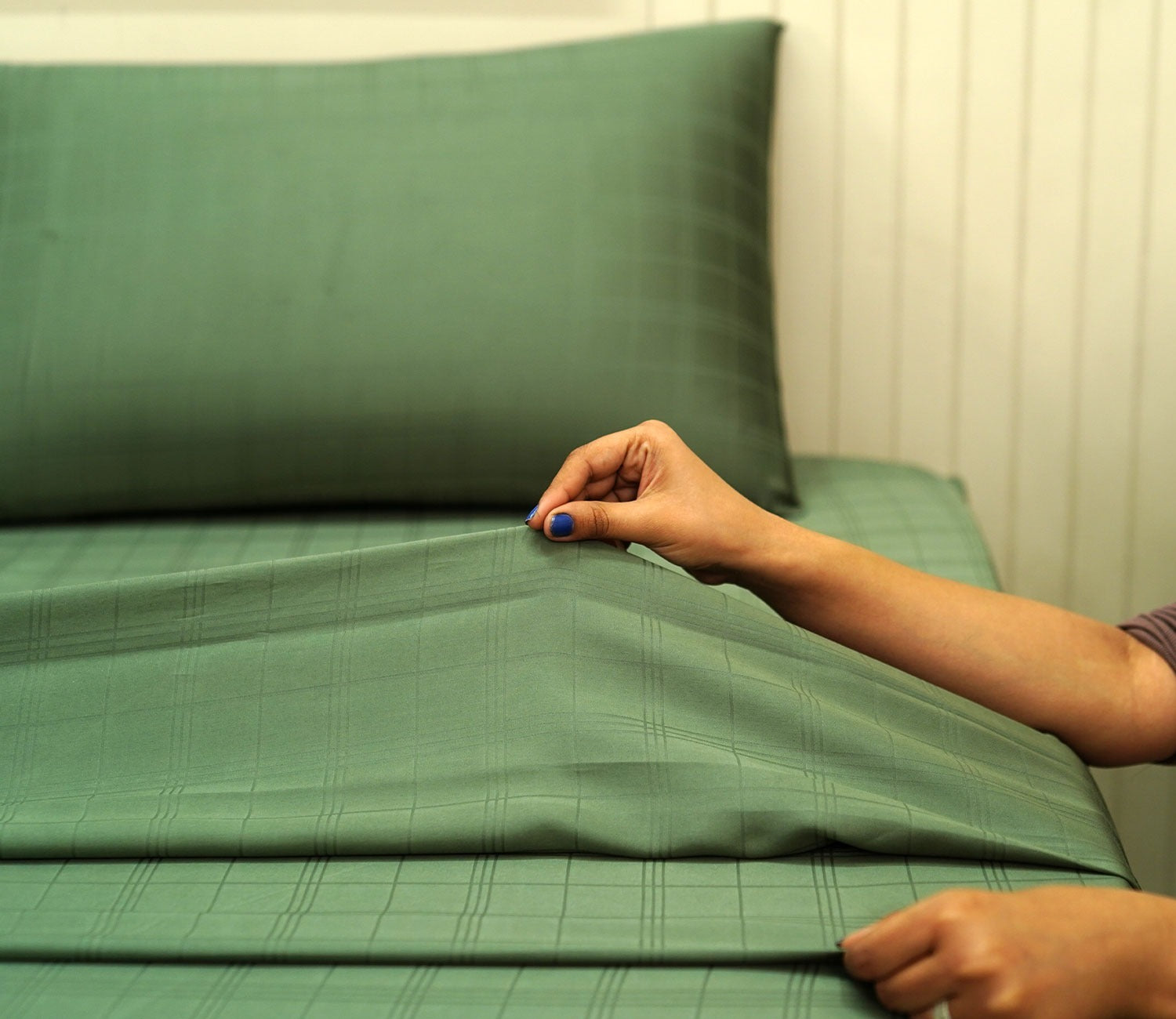 Dobby Checks Organic Bamboo 300 TC 2 Pillowcases and 1 Fitted Bedsheet (Green, Queen Size)