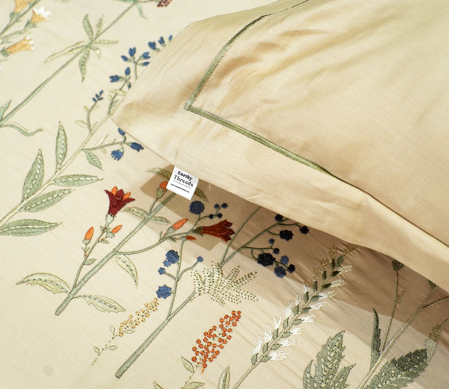 Yard Embroidery Flat Cotton Bed Sheet King Size with 2 Pillow Covers