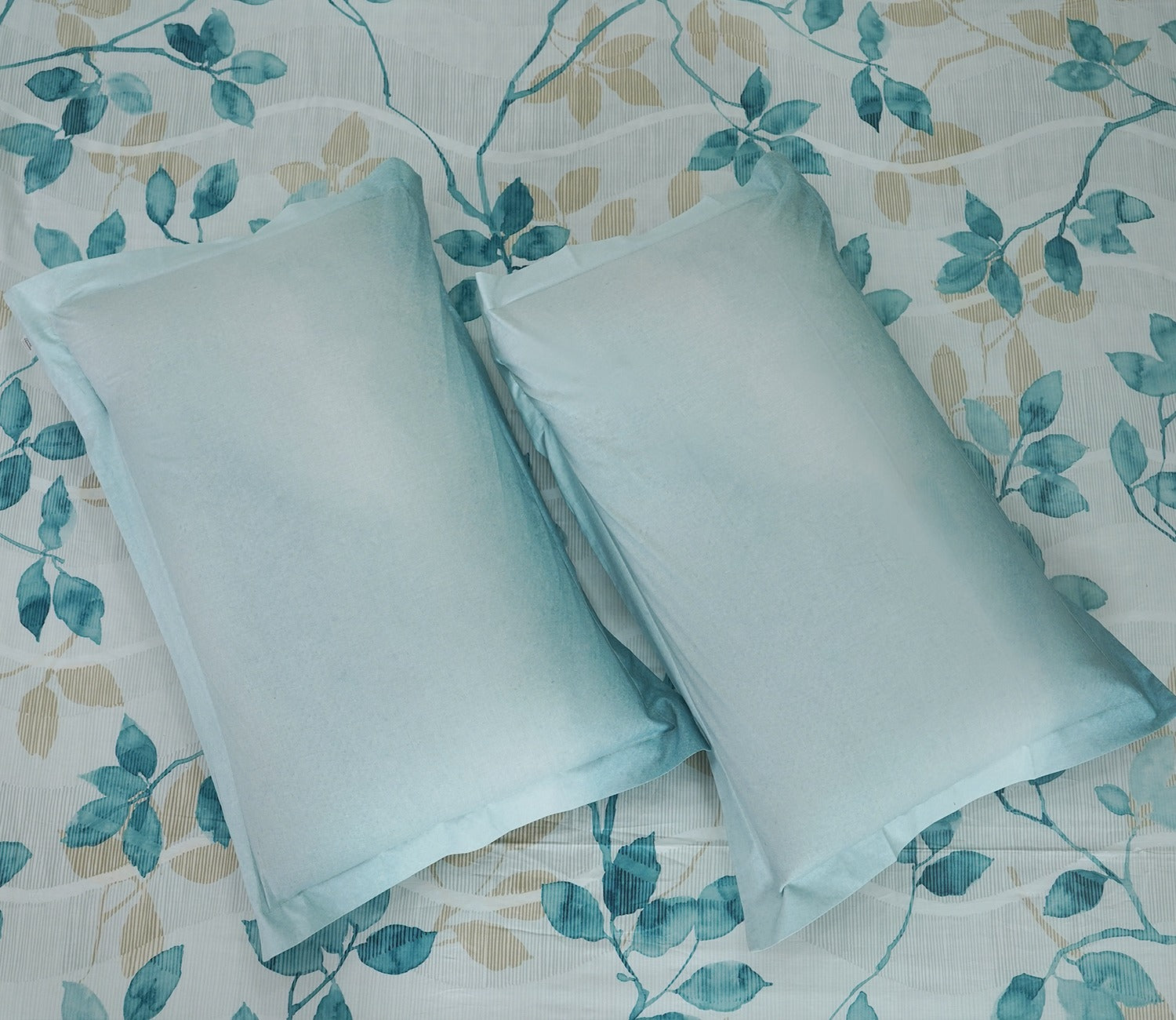 Flowery 144 TC Flat Pure Cotton King Size Bedsheet With 2 Pillow Covers (Blue)