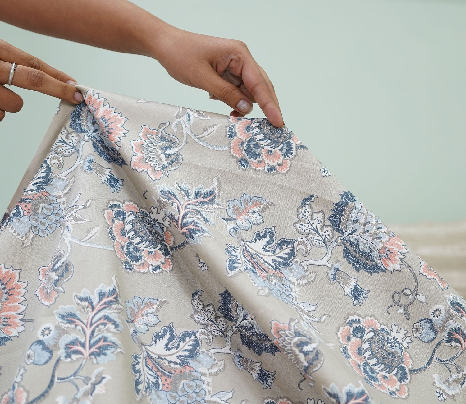 Mehrab Classic Printed King Size Bedsheet (Grey)