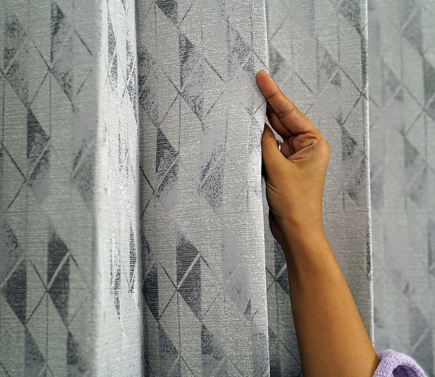Diamond Cut 1 Piece Blackout Curtain (Grey, 7 Feet)