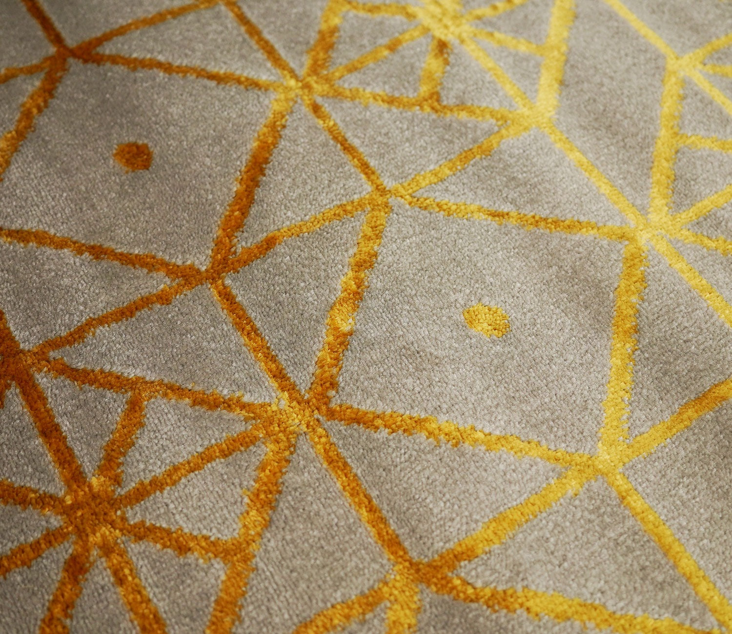 Rusty Terra Beige Geometrical Carpet (7.5 x 5 Feet)