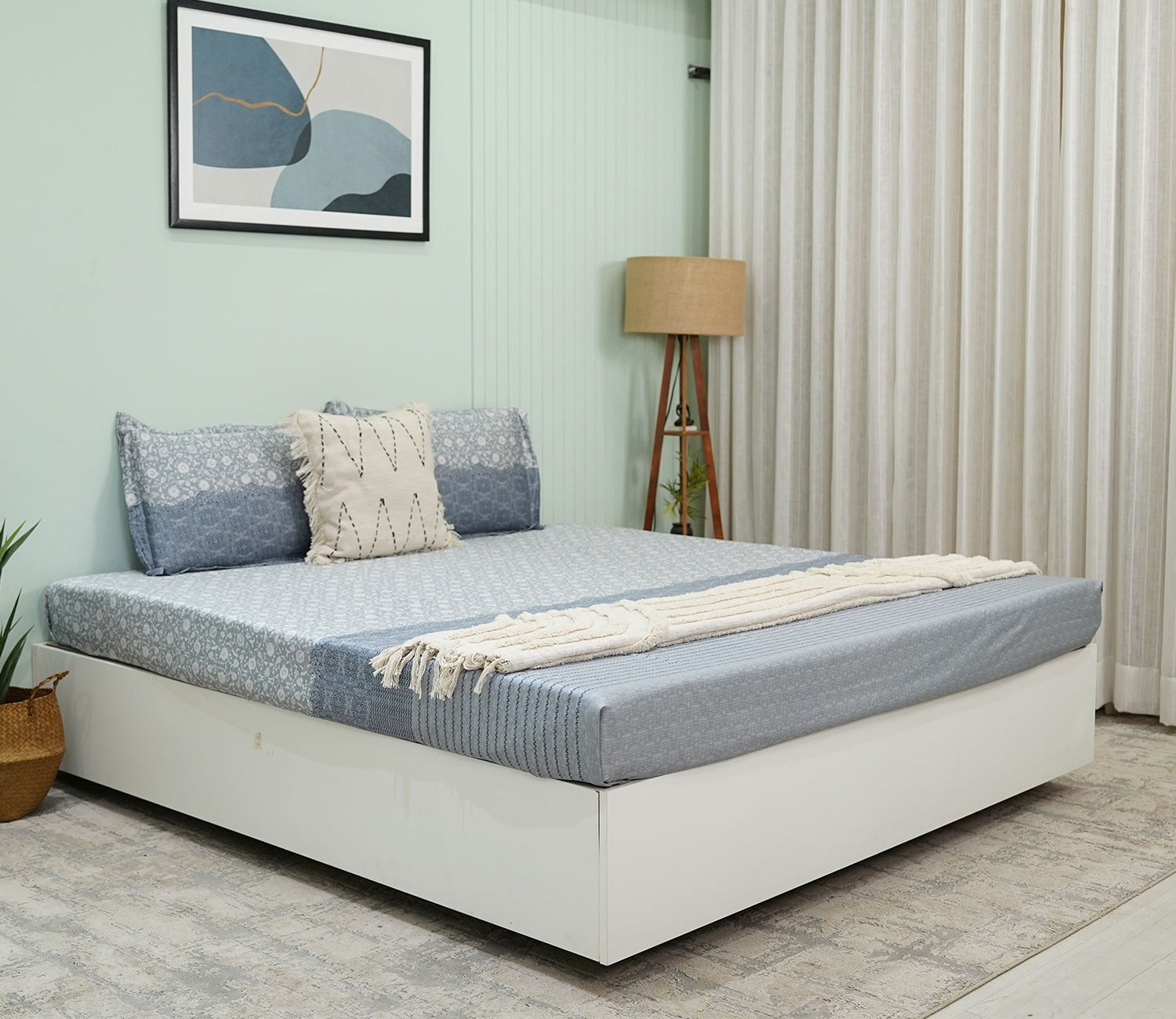 Acanthus Classic Printed King Size Bedsheet (Blue)