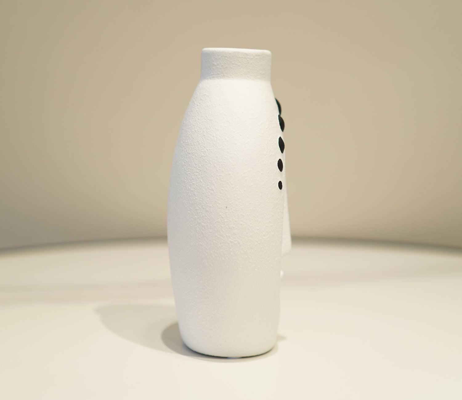 Silkaura Human Face Ceramic Vase (White, S)