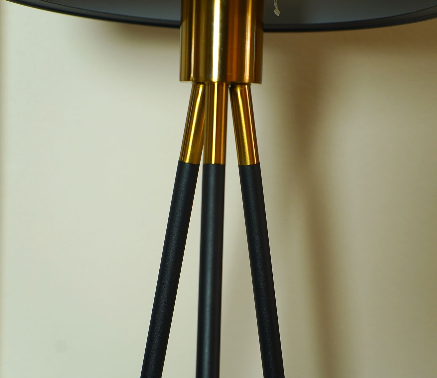 Avia Metal Tripod Floor lamp
