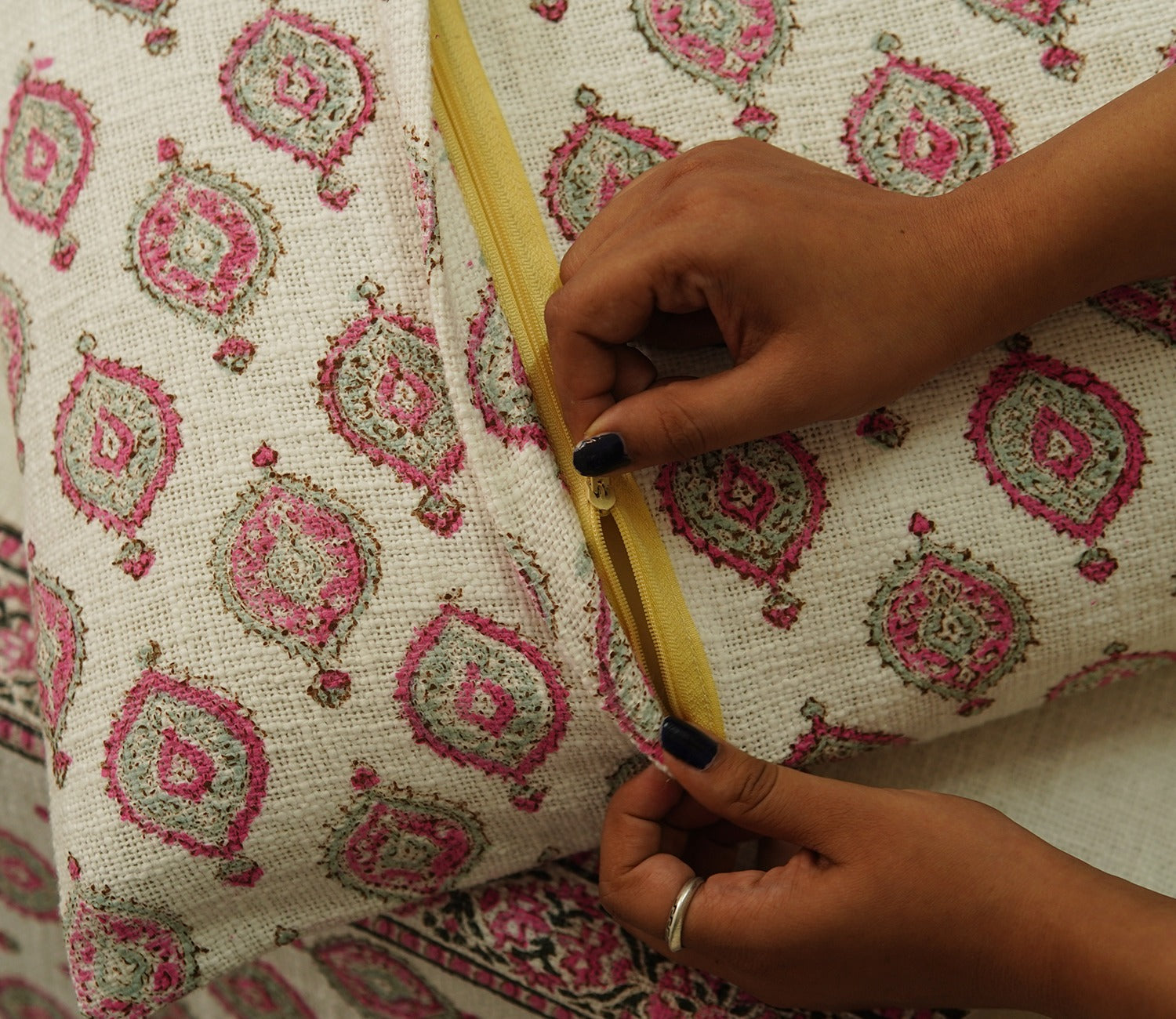 Modish Floral Printed Handloom Cotton Double Bed Cover King Size