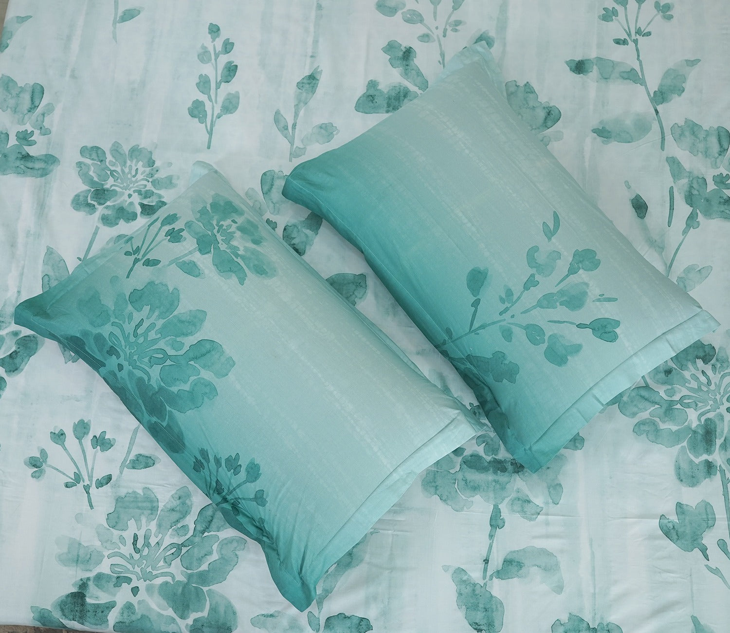 Falling Florals 180 TC  Flat Pure Cotton King Size Bedsheet With 2 Pillow Covers (White)