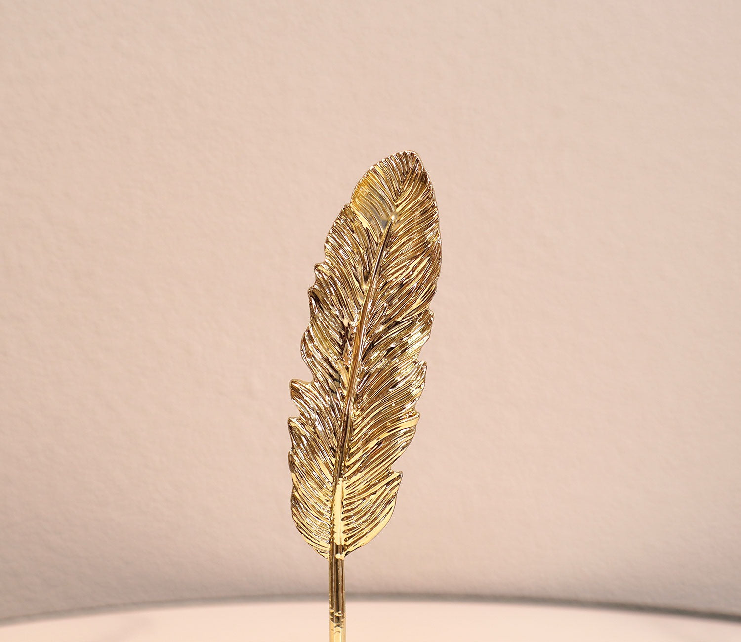 Timeless Feathers Console Table Decor- Leaf Alloy (M, Gold)