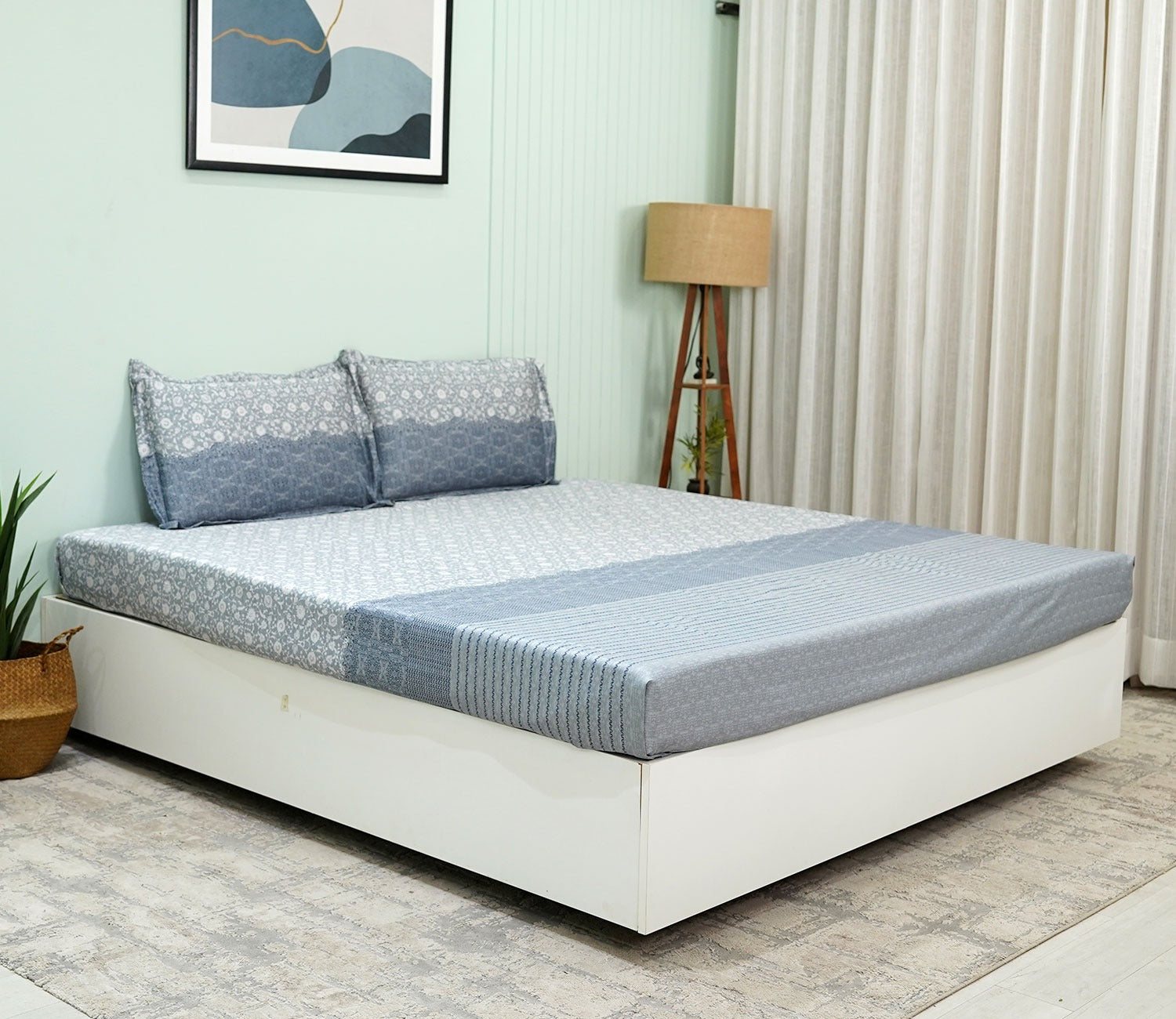 Acanthus Classic Printed King Size Bedsheet (Blue)