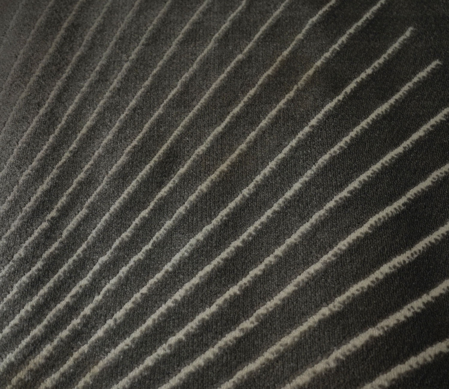 Cherokee Grey Abstract Carpet (7.5 x 5 Feet)