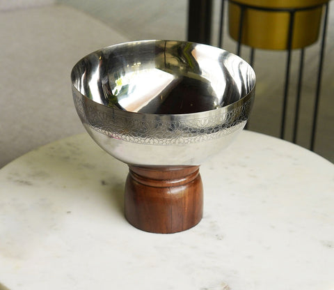 Ranier Metal and Wooden Base Round Bowl (L, Silver)