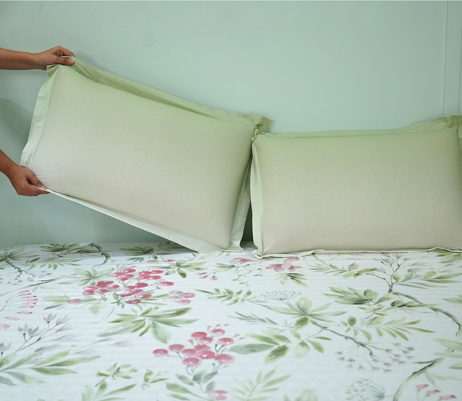 Botany Flat Cotton Bed Sheet King Size with 2 Pillow Covers (Blue)