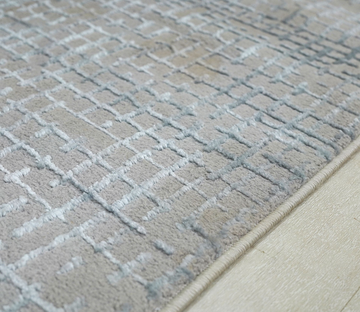 Calvo Grey Checkered Carpet (7.5 x 5 Feet)