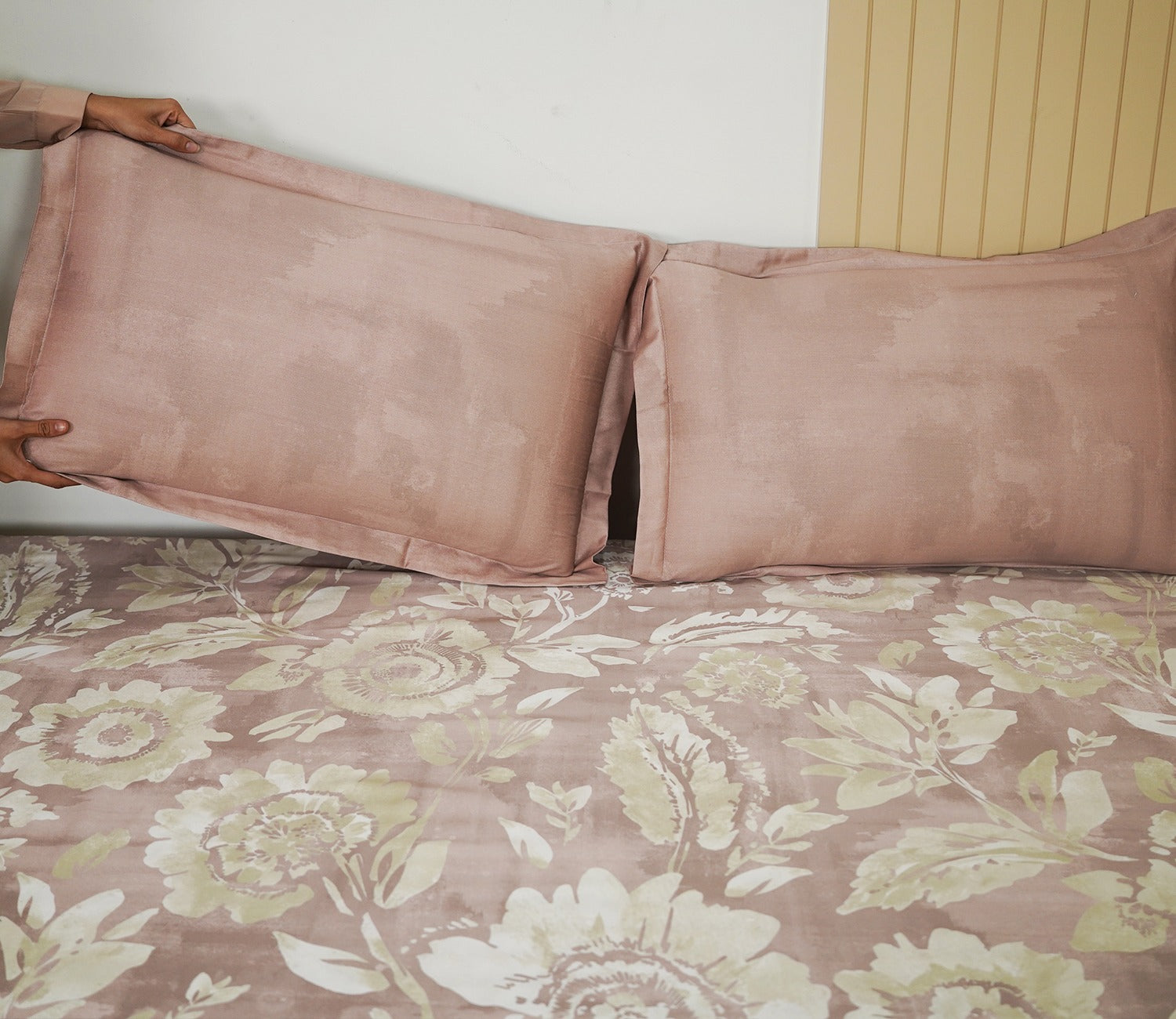 Camellia 300 TC Flat Pure Cotton King Size Bedsheet With 2 Pillow Covers (Pink)