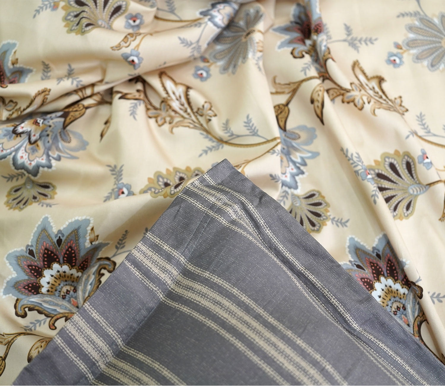 Venusa Classic Printed King Size Bedsheet (Brown)