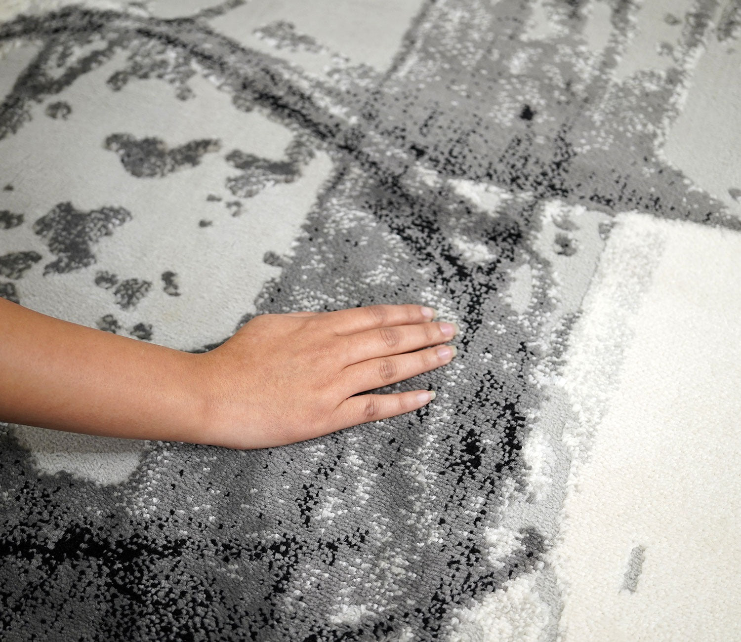 Bergen Black and White Abstract Pattern Carpet  (11 x 7 Feet)
