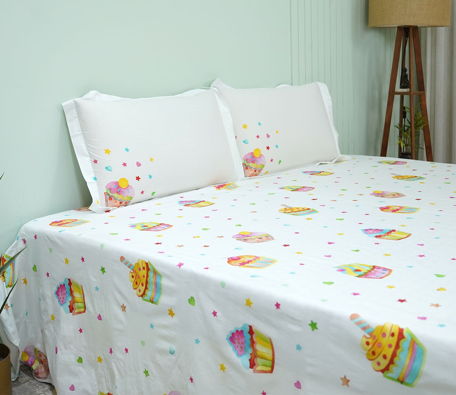 Cupcakes Flat Cotton Kids Bed Sheet King Size with 2 Pillow Covers