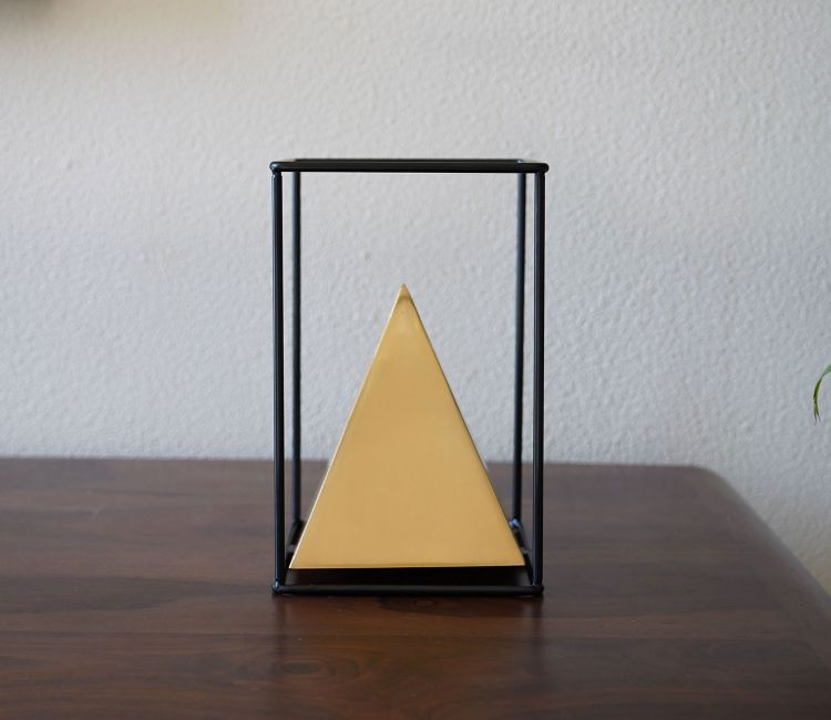 Golden Iron Pyramids Table Decor (Gold, S)
