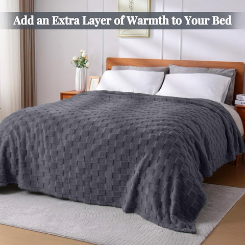 LINENOVA Fleece Throw Blanket Queen Size, 300GSM Checkered Coral Fleece Blanket for Couch or Bed, Soft Lightweight Warm Blankets for All Seasons, Charcoal, 220 x 240 cm