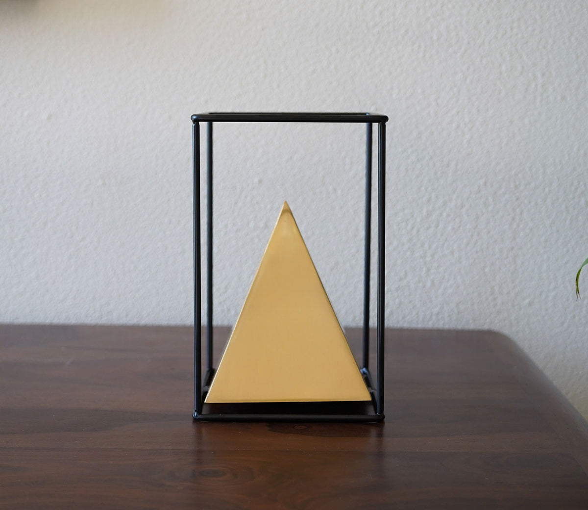 Golden Iron Pyramids Table Decor (Gold, S)