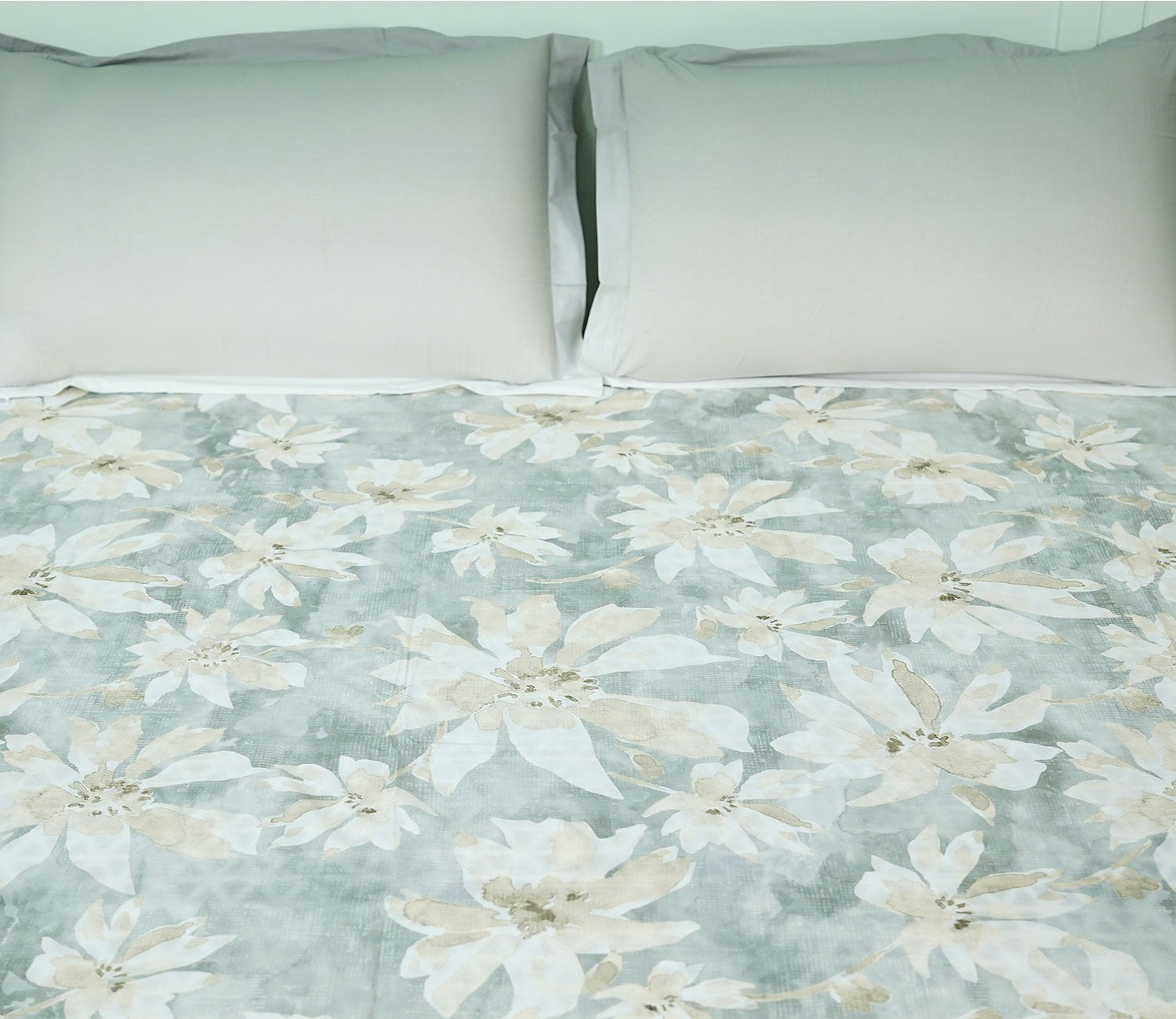 Blossom Flat Cotton Bed Sheet King Size with 2 Pillow Covers (Grey)