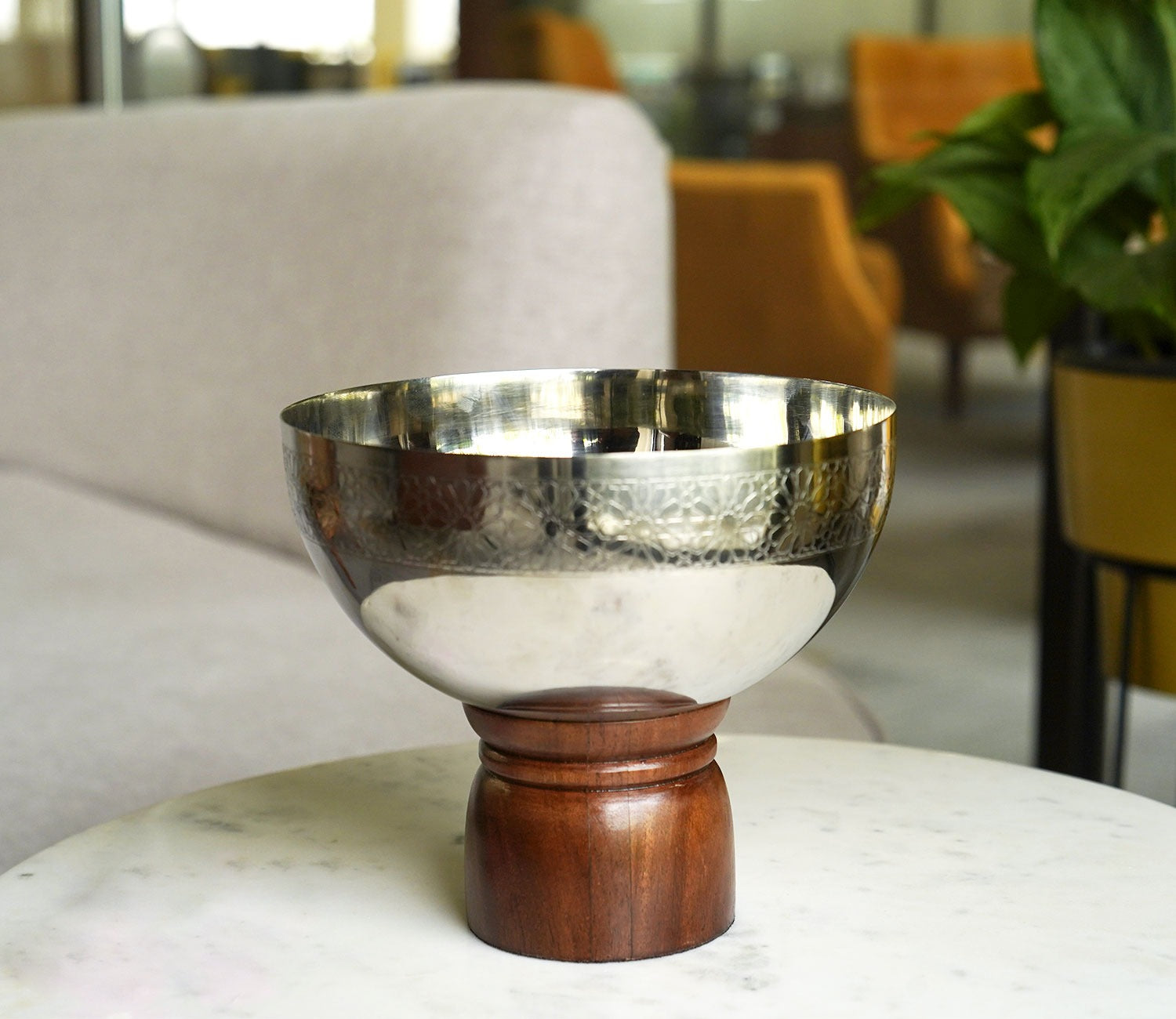 Ranier Metal and Wooden Base Round Bowl (L, Silver)