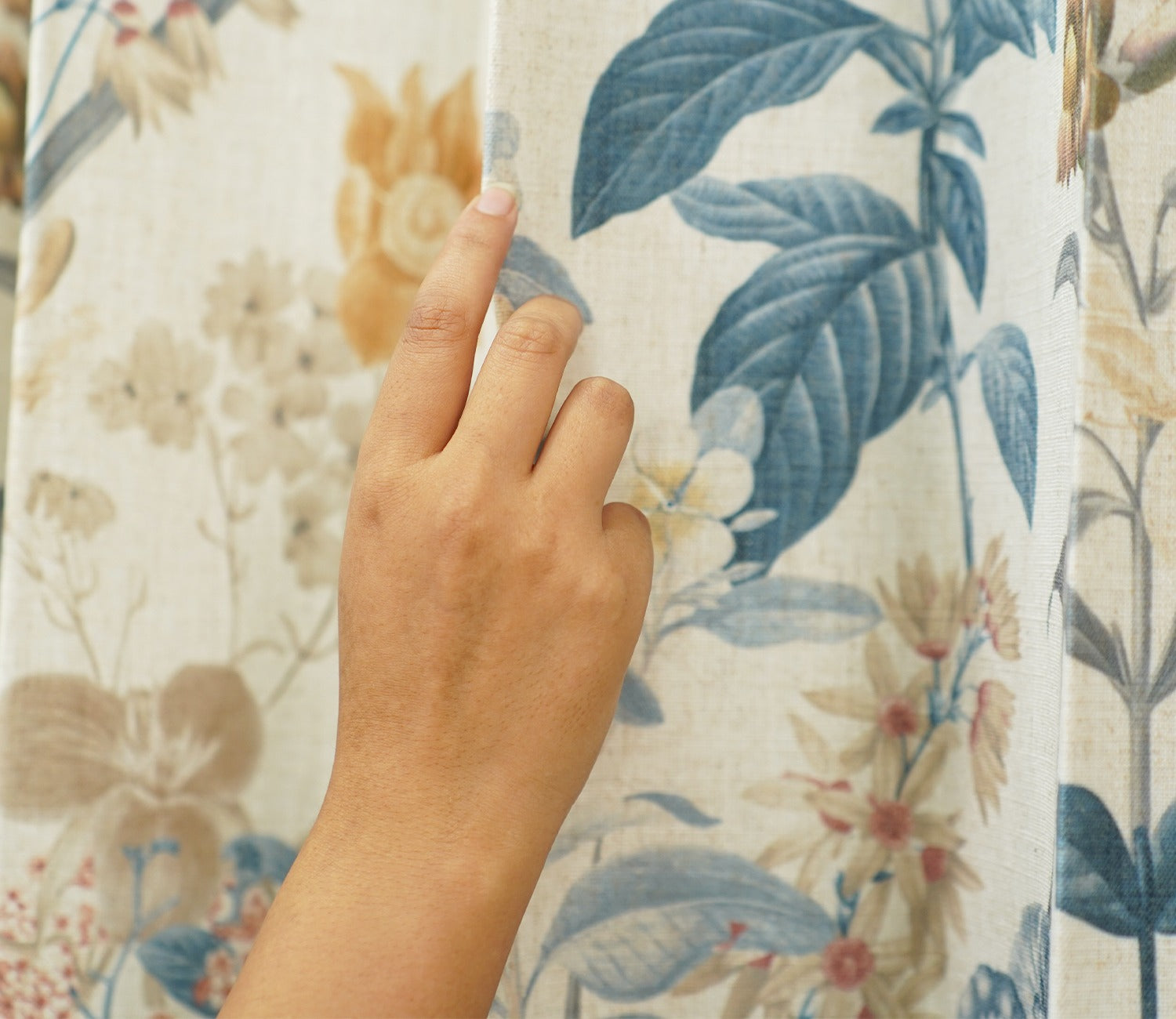 Leafy Floral Print 1 Piece Light-Filtering Curtain (Blue, 7 Feet)