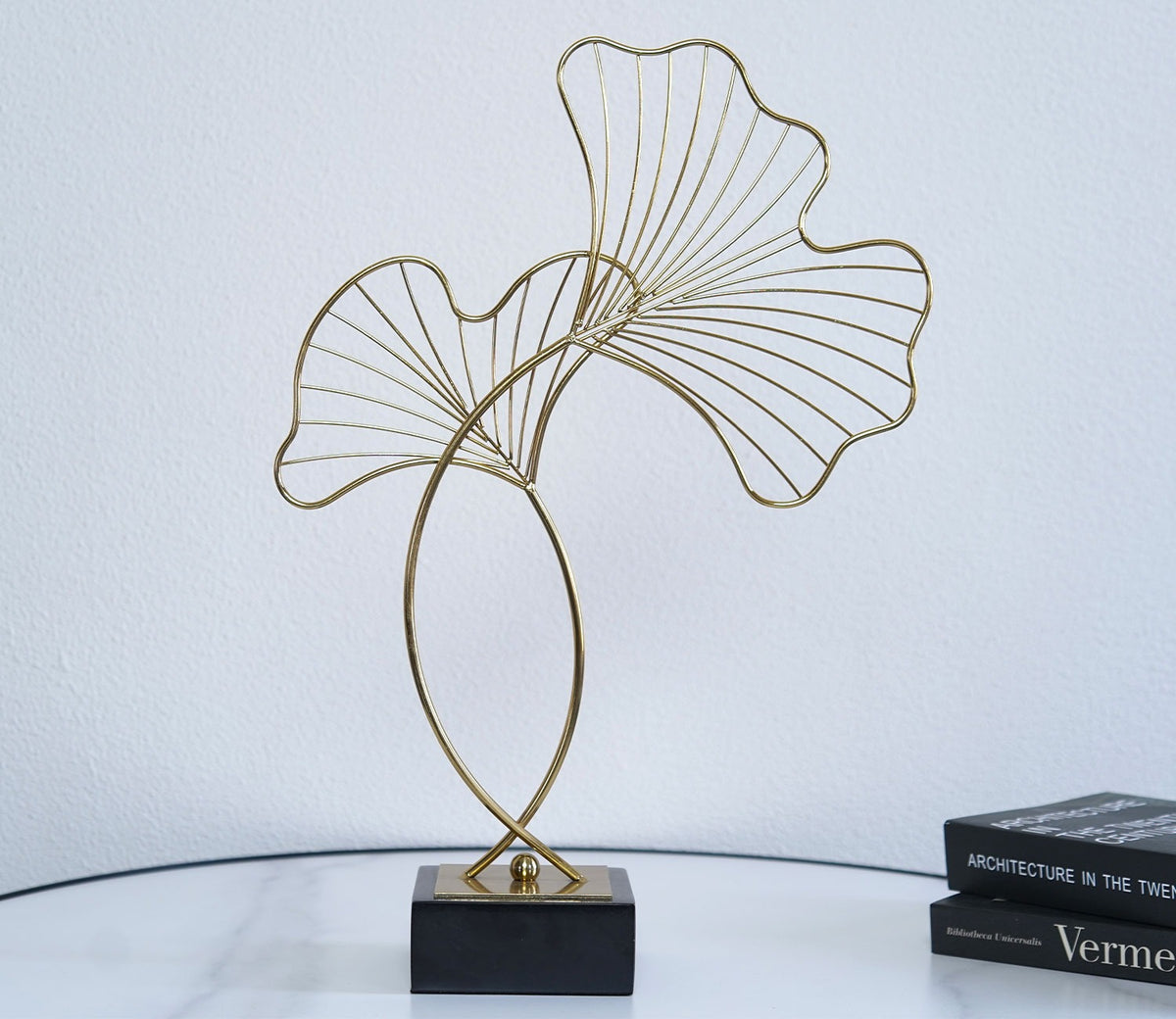 Sleek Petals Table Decor Ornament (L, Gold)