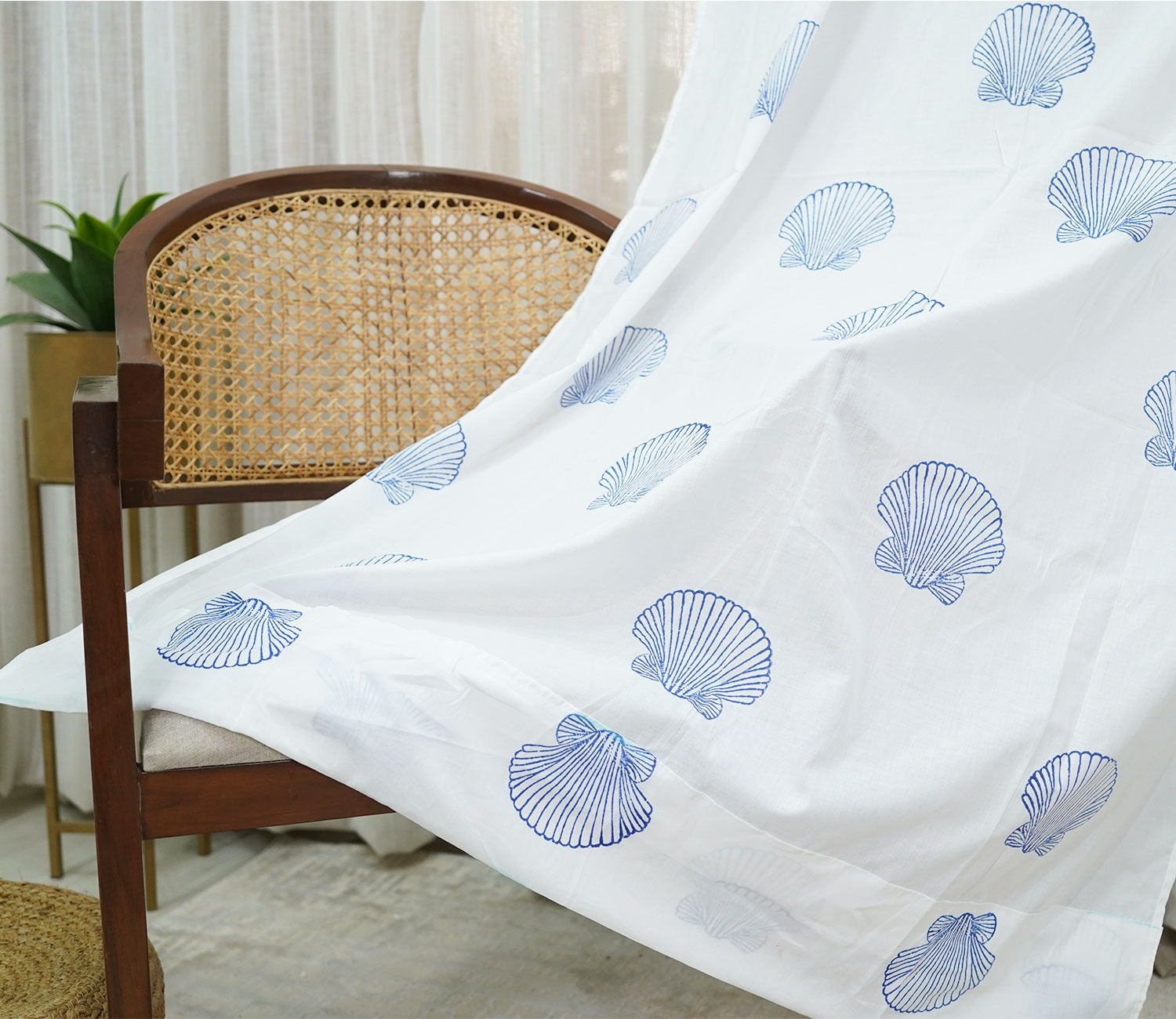 Shell 1 Piece Door Curtain (White, 7 Feet)