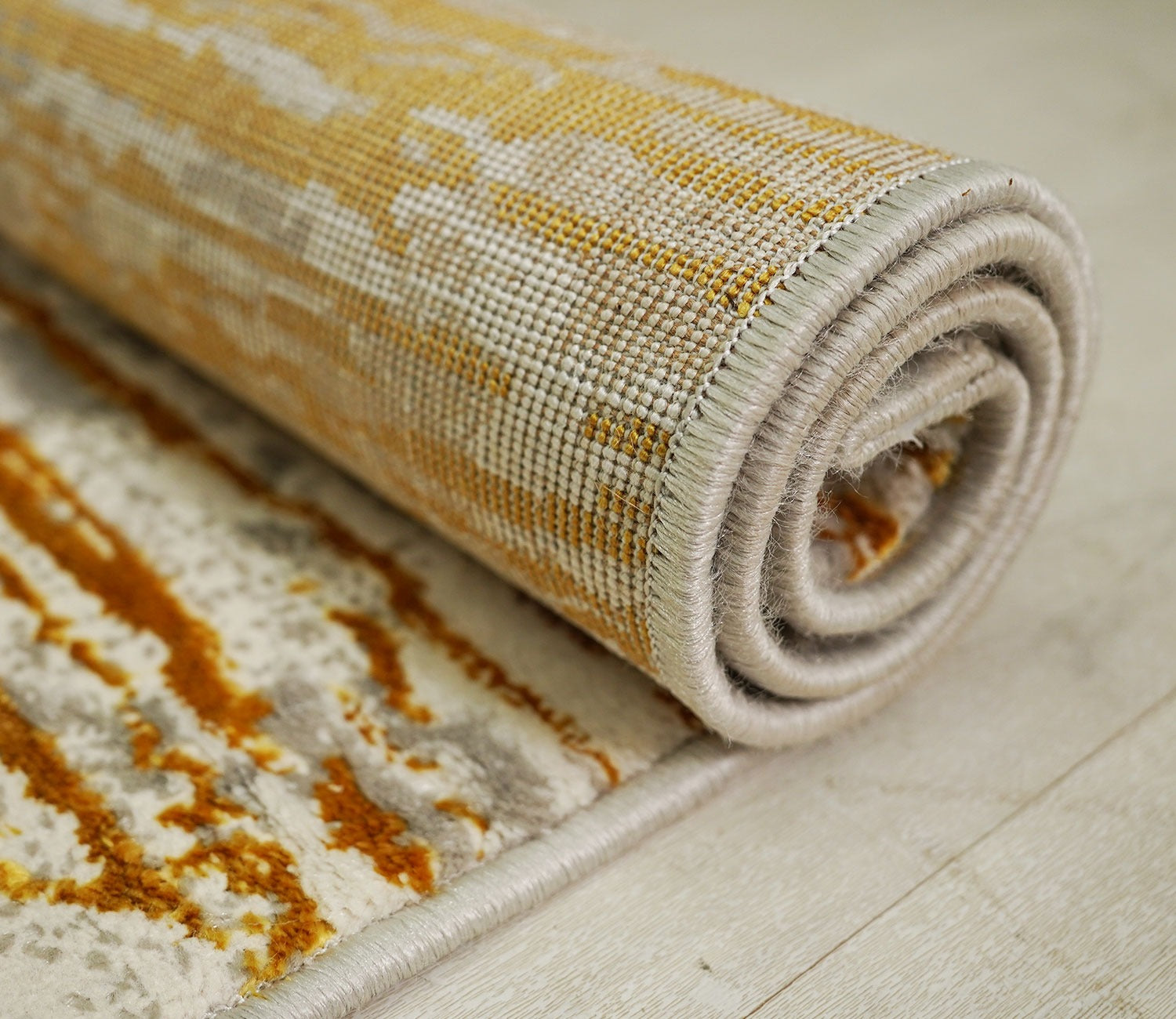 Malibu Beige Abstract Carpet (7.5 x 5 Feet)
