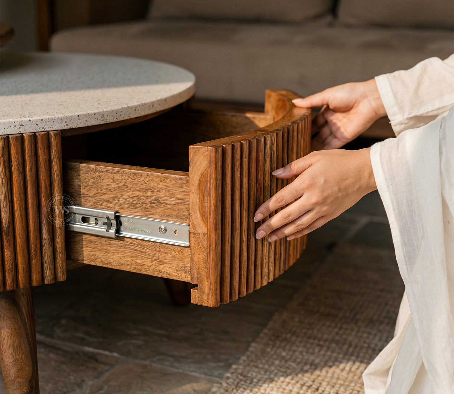 Akasa Sheesham Wood Nesting Coffee Tables With Storage, Set of 2 (Teak Finish)