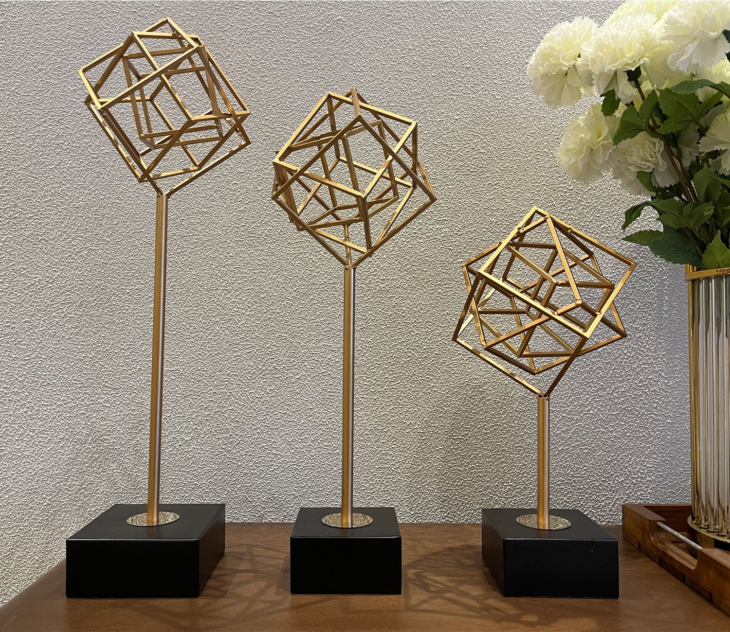 Blossom Diamond Console Table Decor (M, Gold)