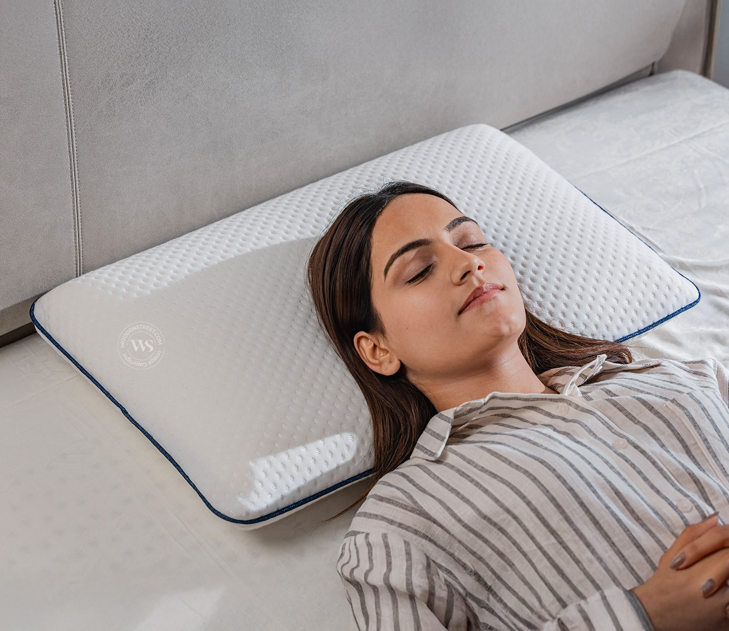 Moonmist Memory Foam Orthopedic Pillow (Large Size)