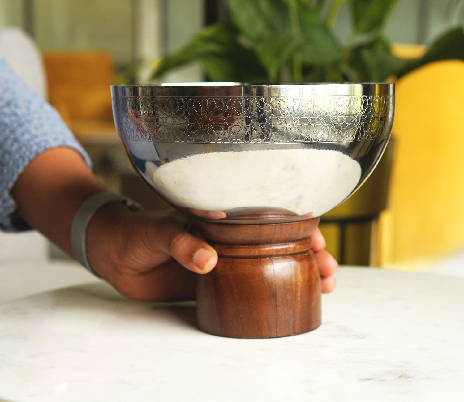 Ranier Metal and Wooden Base Round Bowl (L, Silver)