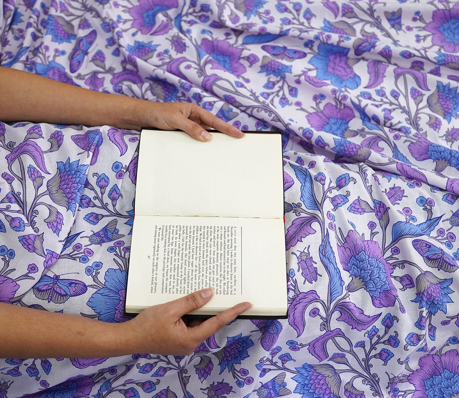 Pernia Moments Queen Size Bedsheet (Purple)