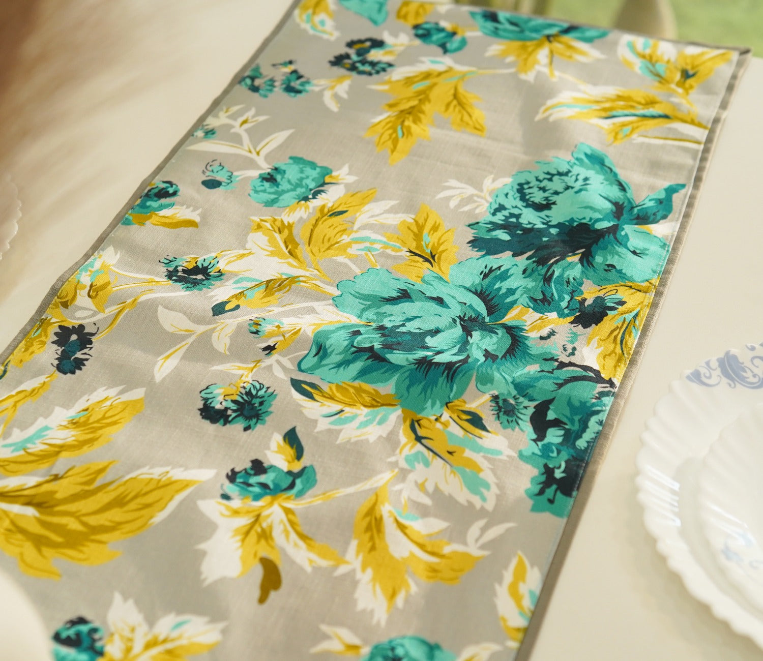 Aqua Bouquet Printed Cotton Table Runner (Grey, 13 x 72 Inches)