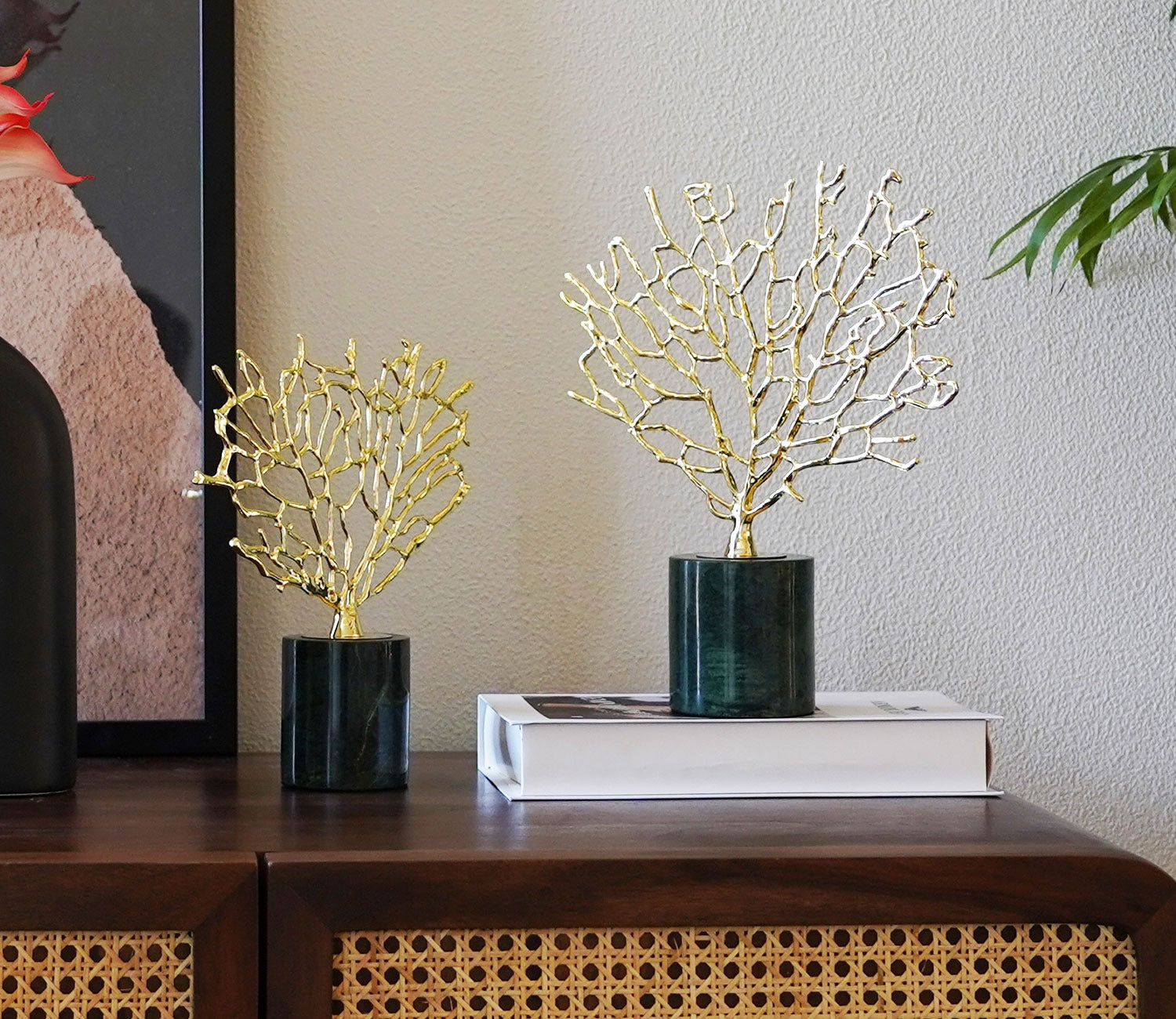 Tranquil Whispers Console Table Decor (S, Gold)