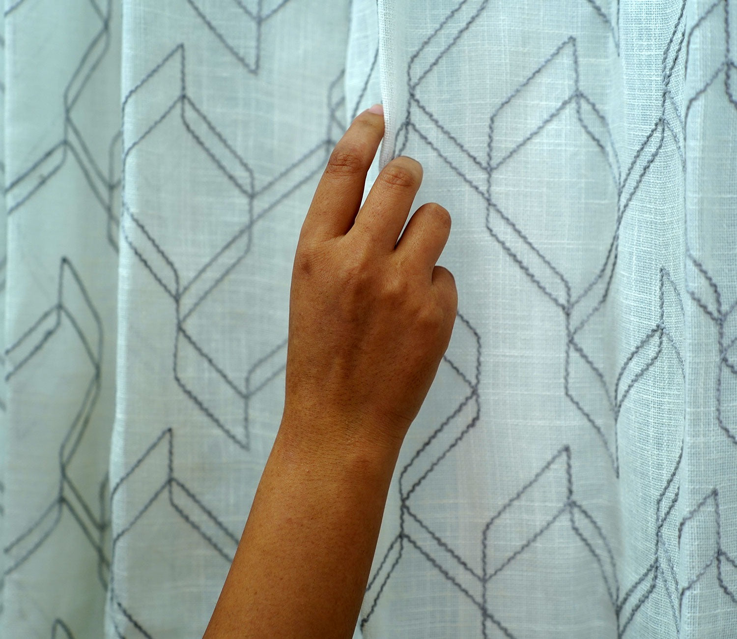 Threaded Patterned 1 Piece Sheer Curtain (Grey, 7 Feet)