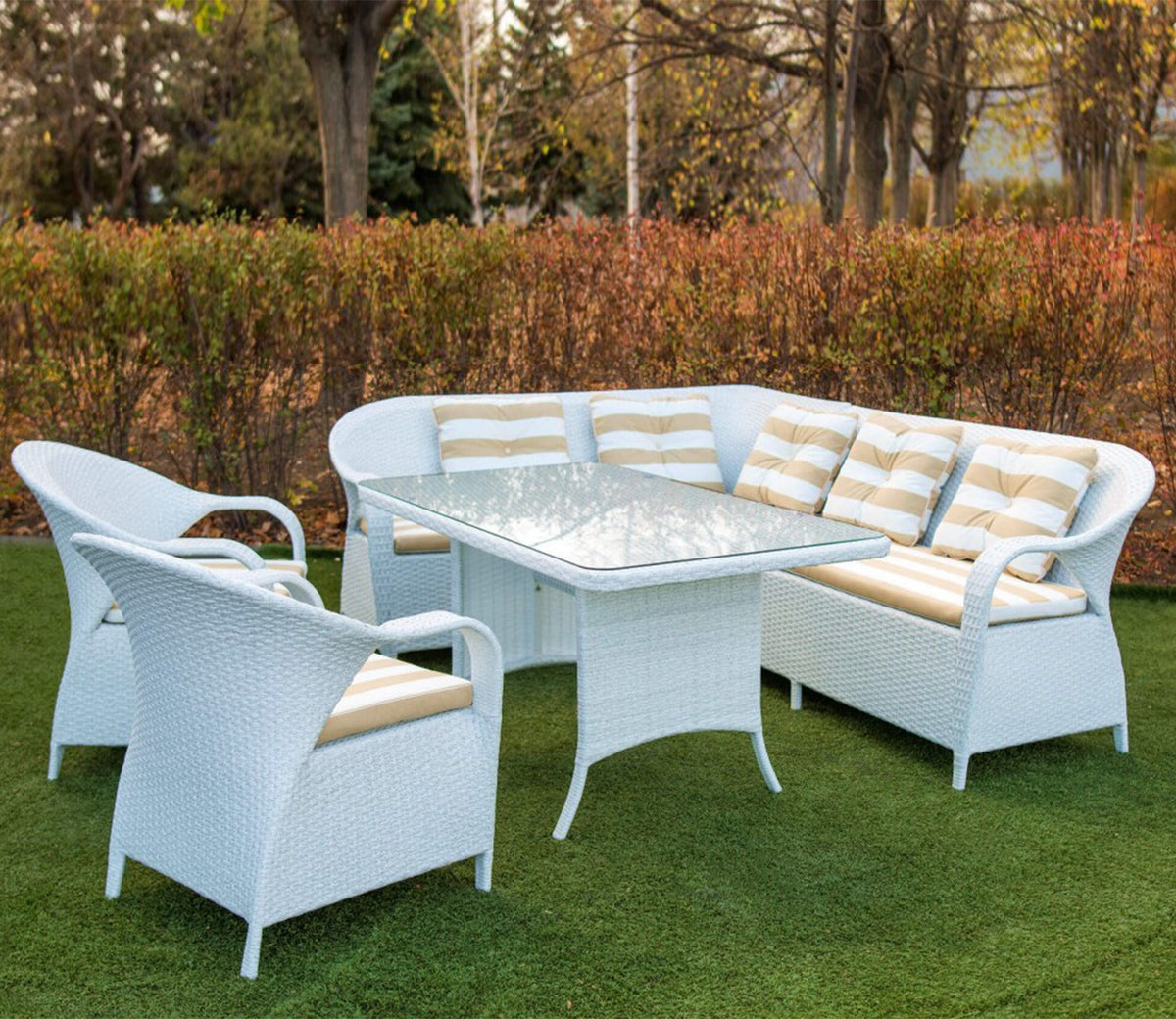 White Rattan And Wicker Outdoor Furniture Set With Table