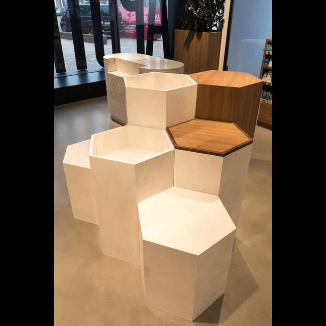 Trueliving Multiclour Cosmetic retail store cosmetic display Unit  L60*W30*H182 CM