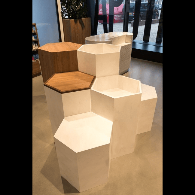 Trueliving Multiclour Cosmetic retail store cosmetic display Unit  L60*W30*H182 CM