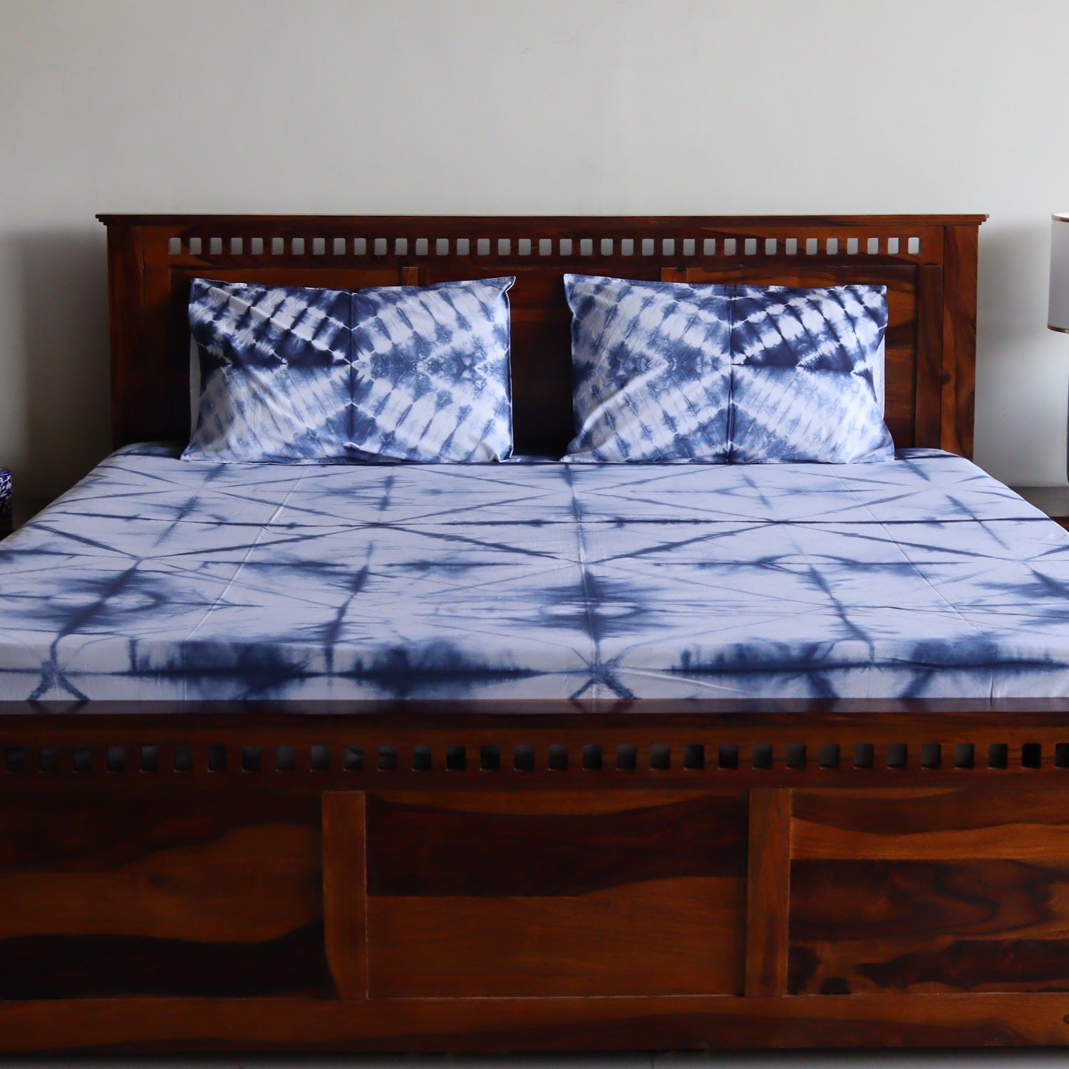 Tie and Die Indigo Contrast Double Bed Sheet with Pillow Covers
