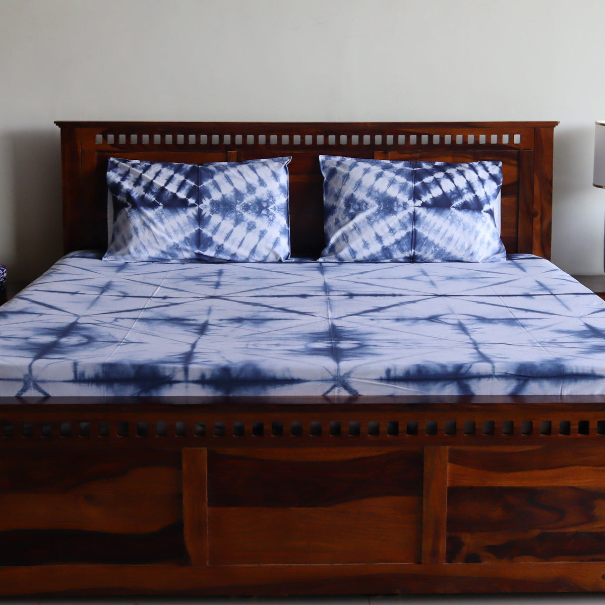 Tie and Die Indigo Contrast Double Bed Sheet with Pillow Covers